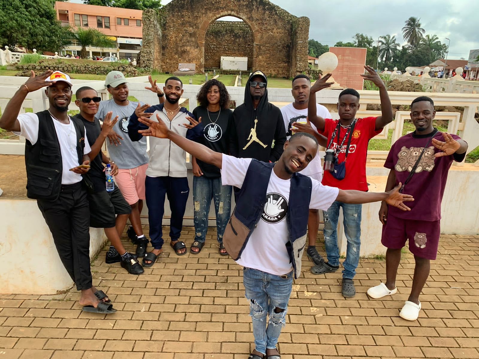 /images/noticias/Taniiury e a equipa de trabalho.jpg